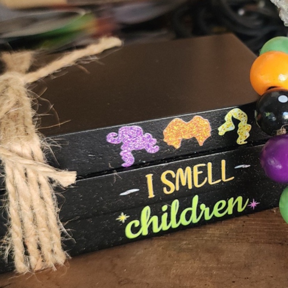 Hocus Pocus Theme 3-Piece Tier Tray Decor Set